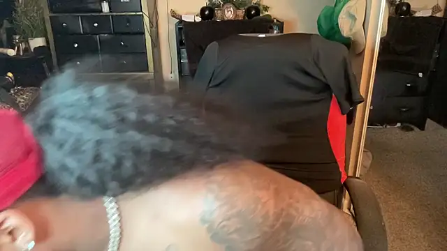 Snapshot of nikolovetm chatting on 02/17/26, 04:09 nikolovetm online show from 02/17/26, 04:09