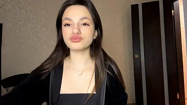 Snapshot of Kosandra_k chatting on 03/27/26, 03:34 Kosandra k online show from 03/27/26, 03:34