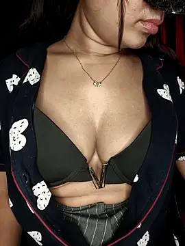 Snapshot of LINNI_3 chatting on 02/25/26, 04:49 LINNI 3 online show from 02/25/26, 04:49