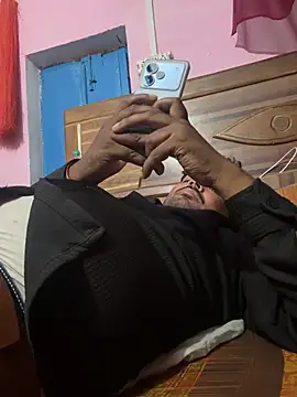 Snapshot of pussylicker9927 chatting on 04/24/26, 07:44 pussylicker9927 online show from 04/24/26, 07:44