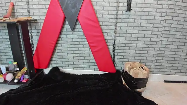 Snapshot of hillary_bigbutt chatting on 06/26/26, 11:03 hillary bigbutt online show from 06/26/26, 11:03