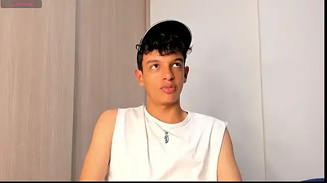 Snapshot of Maxfrost1 chatting on 02/22/26, 08:29 Maxfrost1 online show from 02/22/26, 08:29