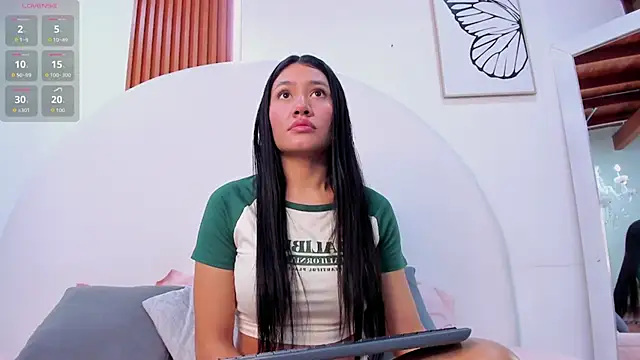 Snapshot of Violett_Rosse_ chatting on 03/06/26, 04:14 Violett Rosse online show from 03/06/26, 04:14