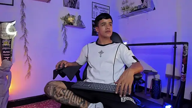 Snapshot of Rob_zaens33 chatting on 02/26/26, 03:11 Rob zaens33 online show from 02/26/26, 03:11