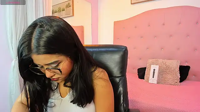 mila quin online show from 04/16/26, 08:09