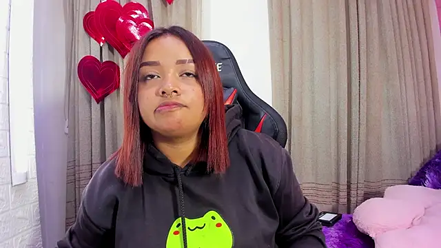 Snapshot of Sienna_Lux01 chatting on 02/22/26, 02:04 Sienna Lux01 online show from 02/22/26, 02:04