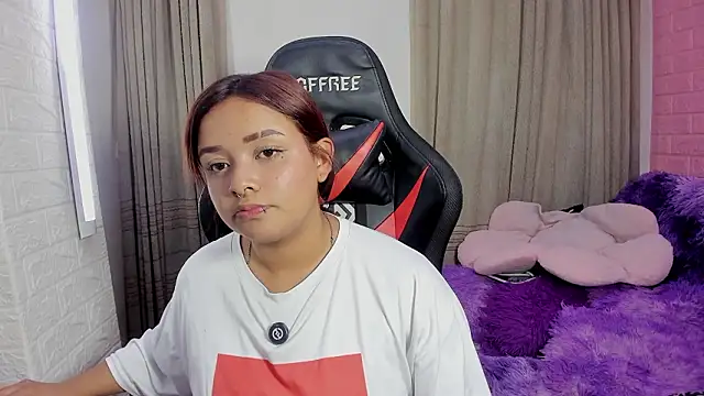 Snapshot of Sienna_Lux01 chatting on 02/24/26, 06:28 Sienna Lux01 online show from 02/24/26, 06:28