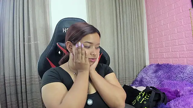 Snapshot of Sienna_Lux01 chatting on 02/26/26, 05:56 Sienna Lux01 online show from 02/26/26, 05:56