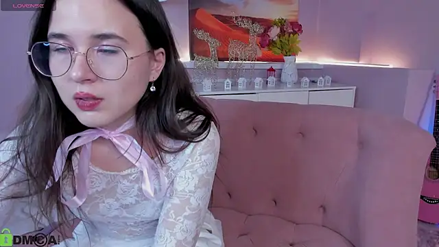 Snapshot of leylamirage chatting on 02/23/26, 12:35 leylamirage online show from 02/23/26, 12:35