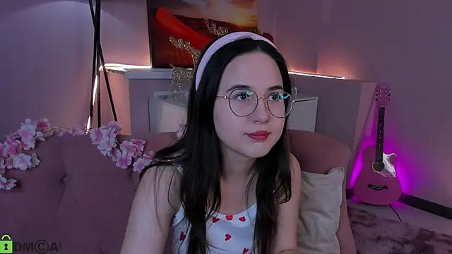 Snapshot of leylamirage chatting on 02/25/26, 12:15 leylamirage online show from 02/25/26, 12:15