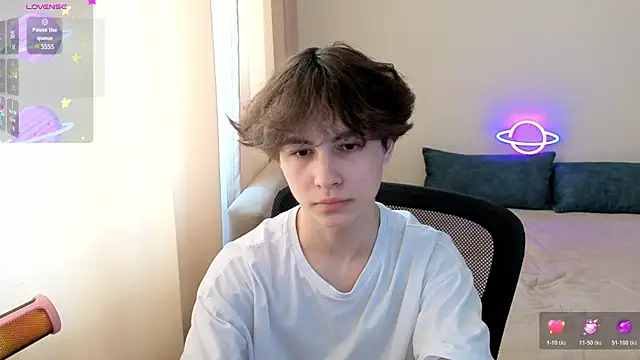 Snapshot of _LukaHayes_ chatting on 04/04/26, 01:08 LukaHayes online show from 04/04/26, 01:08