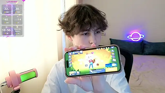 Snapshot of _LukaHayes_ chatting on 04/08/26, 02:17 LukaHayes online show from 04/08/26, 02:17