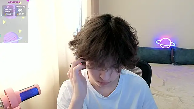 Snapshot of _LukaHayes_ chatting on 04/09/26, 12:32 LukaHayes online show from 04/09/26, 12:32