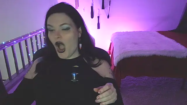 Snapshot of VixieNyx chatting on 04/07/26, 04:07 VixieNyx online show from 04/07/26, 04:07