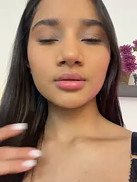 AlessiaVallmont online show from 02/24/26, 07:12