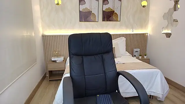 Snapshot of BellaMillers chatting on 03/24/26, 06:46 BellaMillers online show from 03/24/26, 06:46