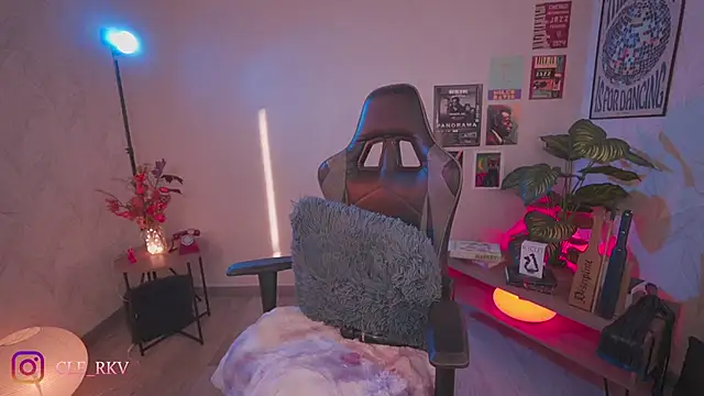 violette clerk1  online show from 04/04/26, 09:34