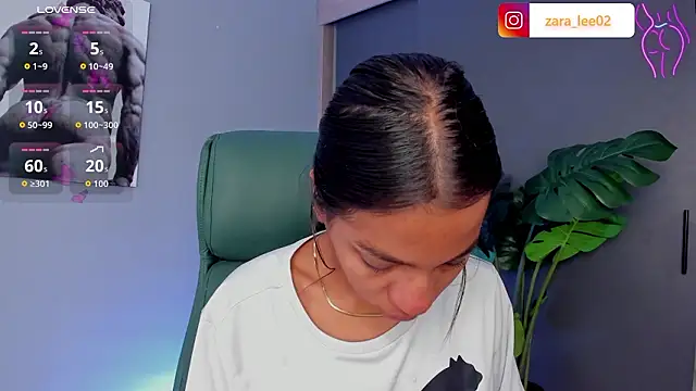 Snapshot of zara_leee chatting on 03/16/26, 12:20 zara leee online show from 03/16/26, 12:20