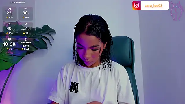 Snapshot of zara_leee chatting on 04/06/26, 09:27 zara leee online show from 04/06/26, 09:27