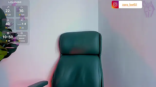 Snapshot of zara_leee chatting on 04/08/26, 09:15 zara leee online show from 04/08/26, 09:15