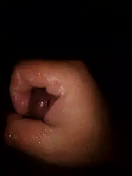 Snapshot of medelelel chatting on 04/27/26, 03:21 medelelel online show from 04/27/26, 03:21