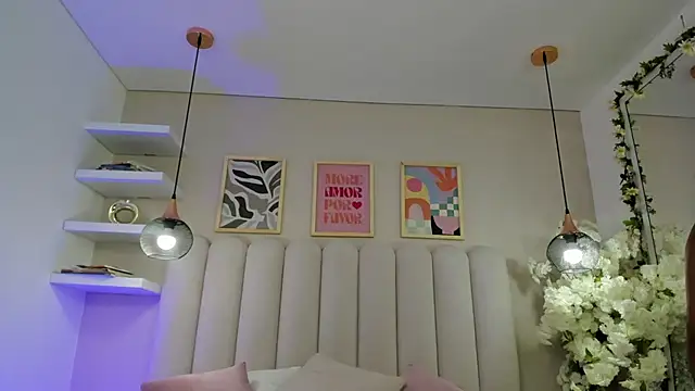 Mia Bailey  online show from 04/07/26, 03:07