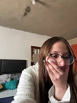 Snapshot of Aria__Rousse03 chatting on 03/10/26, 02:33 Aria Rousse03 online show from 03/10/26, 02:33