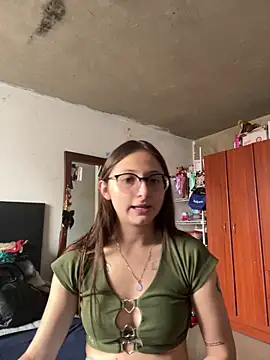 Snapshot of Aria__Rousse03 chatting on 03/16/26, 02:32 Aria Rousse03 online show from 03/16/26, 02:32