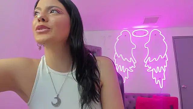 Snapshot of Evelin__thompsson chatting on 04/17/26, 03:42 Evelin thompsson online show from 04/17/26, 03:42