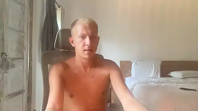 Snapshot of Anton_blond chatting on 02/18/26, 05:36 Anton blond online show from 02/18/26, 05:36