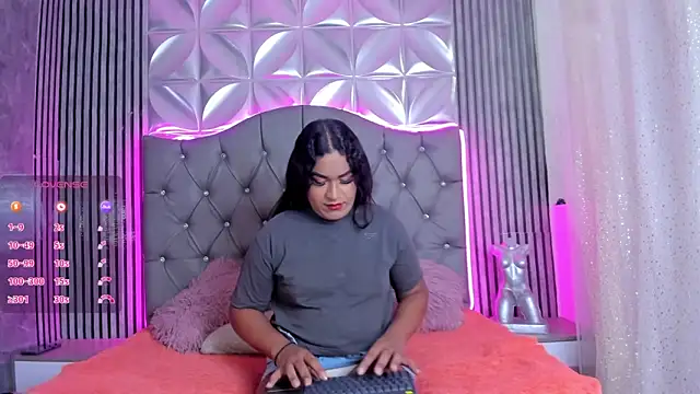 Snapshot of Valentina-Nova- chatting on 04/21/26, 04:08 Valentina-Nova- online show from 04/21/26, 04:08