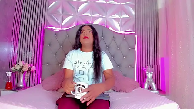 Snapshot of Valentina-Nova- chatting on 04/27/26, 04:10 Valentina-Nova- online show from 04/27/26, 04:10