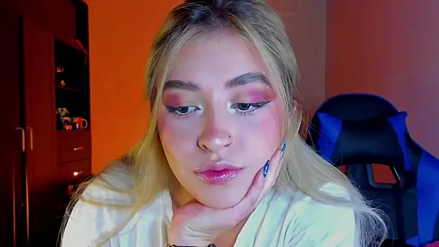 Snapshot of saradiazxxx chatting on 03/31/26, 05:52 saradiazxxx online show from 03/31/26, 05:52