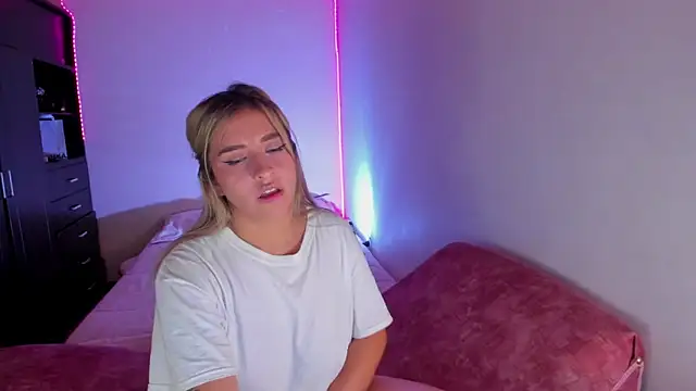 Snapshot of saradiazxxx chatting on 04/11/26, 07:45 saradiazxxx online show from 04/11/26, 07:45