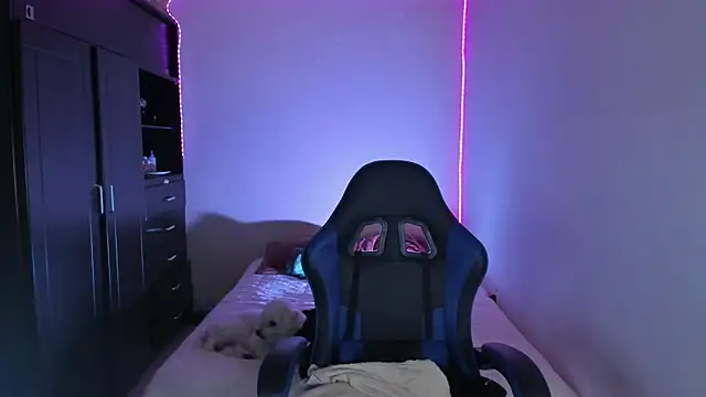 Snapshot of saradiazxxx chatting on 04/12/26, 06:18 saradiazxxx online show from 04/12/26, 06:18