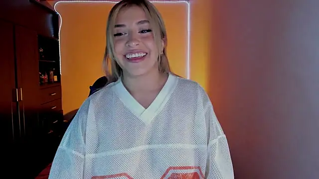 Snapshot of saradiazxxx chatting on 04/16/26, 08:15 saradiazxxx online show from 04/16/26, 08:15