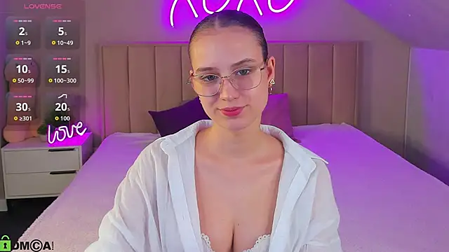 Snapshot of Miaa_Hill chatting on 06/15/26, 10:17 Miaa Hill online show from 06/15/26, 10:17