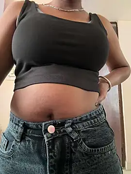 Snapshot of meenu_cuties chatting on 03/21/26, 11:48 meenu cuties online show from 03/21/26, 11:48