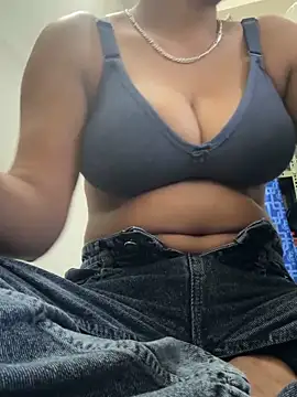 Snapshot of meenu_cuties chatting on 03/22/26, 02:15 meenu cuties online show from 03/22/26, 02:15