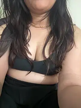 Snapshot of meenu_cuties chatting on 03/29/26, 05:35 meenu cuties online show from 03/29/26, 05:35