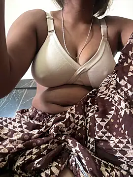 Snapshot of meenu_cuties chatting on 05/01/26, 05:01 meenu cuties online show from 05/01/26, 05:01