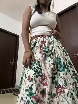 Snapshot of meenu_cuties chatting on 06/05/26, 06:42 meenu cuties online show from 06/05/26, 06:42