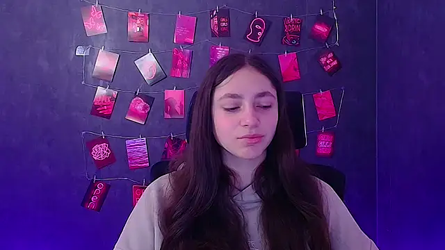 Snapshot of KissMeJulia chatting on 03/18/26, 06:27 KissMeJulia online show from 03/18/26, 06:27