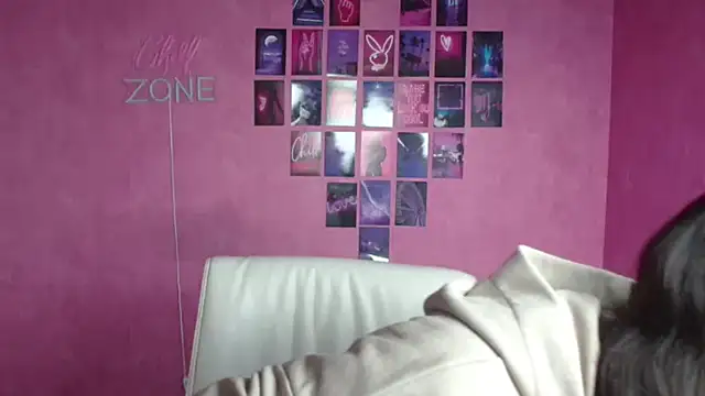 Snapshot of KissMeJulia chatting on 05/15/26, 05:25 KissMeJulia online show from 05/15/26, 05:25