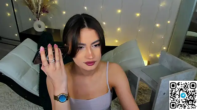 Snapshot of Adele_Lanea chatting on 04/20/26, 12:35 Adele Lanea online show from 04/20/26, 12:35