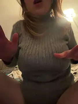 Snapshot of Frenchgirl45 chatting on 03/08/26, 11:08 Frenchgirl45 online show from 03/08/26, 11:08