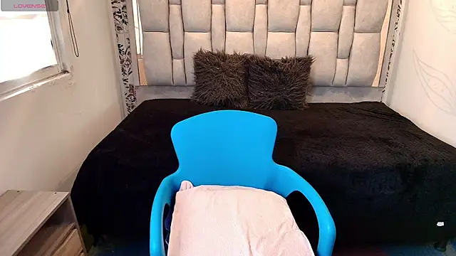 Sofi Blake   online show from 04/17/26, 12:41