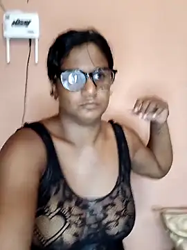 indianstrawberrylips4u online show from 02/24/26, 05:27