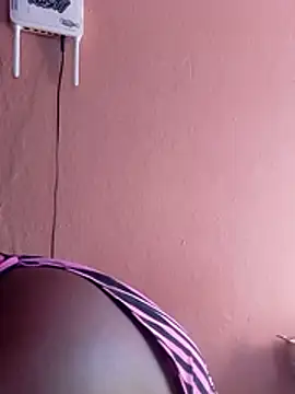 indianstrawberrylips4u online show from 02/25/26, 06:23