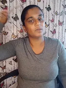 indianstrawberrylips4u online show from 05/19/26, 01:28